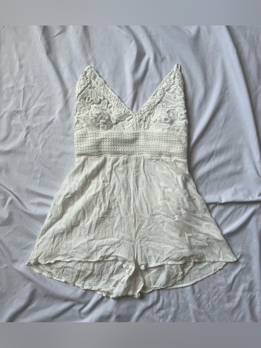 Aeropostale White Lace-Trim V-Neck Romper with Floral Design size S